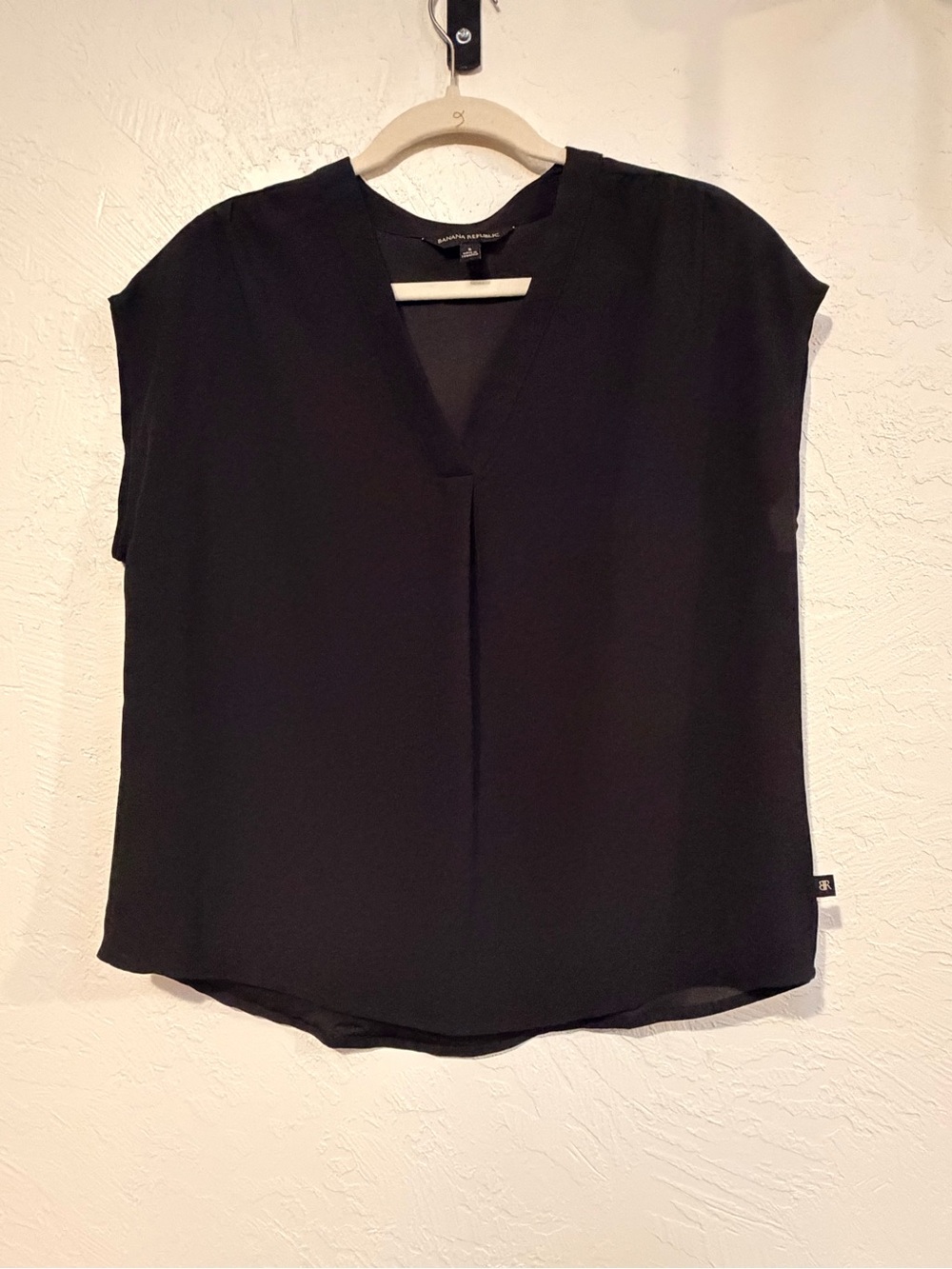 Banana Republic Black V-Neck Cap Sleeve Blouse